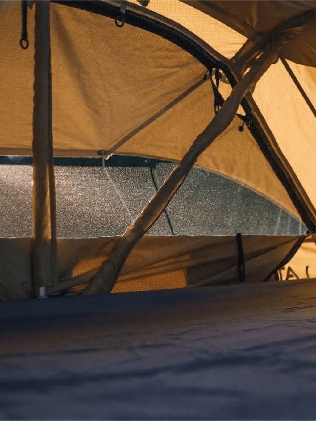 tente de toit 4 personnes